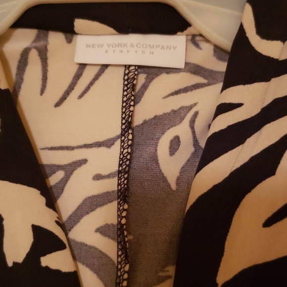 NY & Co Romper - Picture 4 of 8